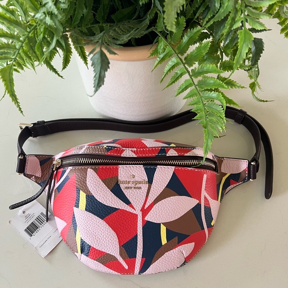 kate spade Handbags - 🌟HP🌸🌟 Kate Spade Jackson Tropical Toss Belt Bag